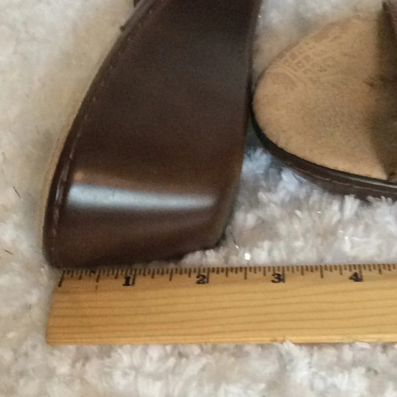 Born boc Brown Sandals - Picture 6 of 10